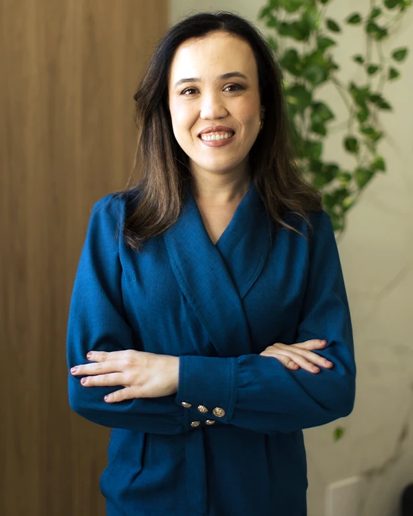 Dra. Suzana Guariente em ambiente clínico